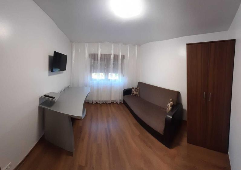 Apartament cu 3 camere decomandat în Exterior Vest