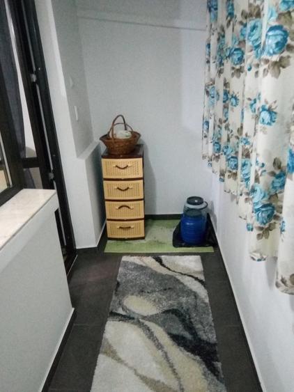 Apartament cu 3 camere semidecomandat în Teiul Doamnei