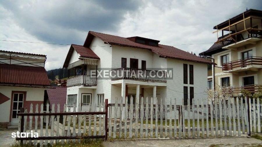 Casă cu 5 camere cu Teren 250 Mp în Central