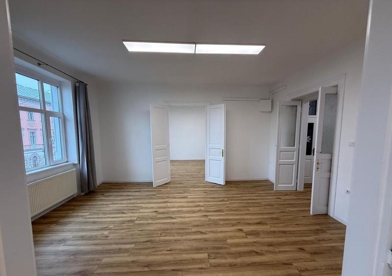 Apartament cu 4 camere, mobilat în Central