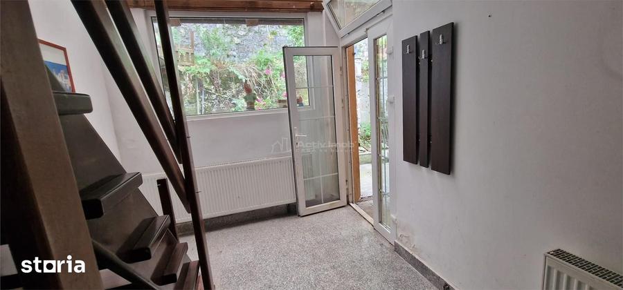 Casă cu 10 camere cu Teren 32.18 Mp în Muncitoresc