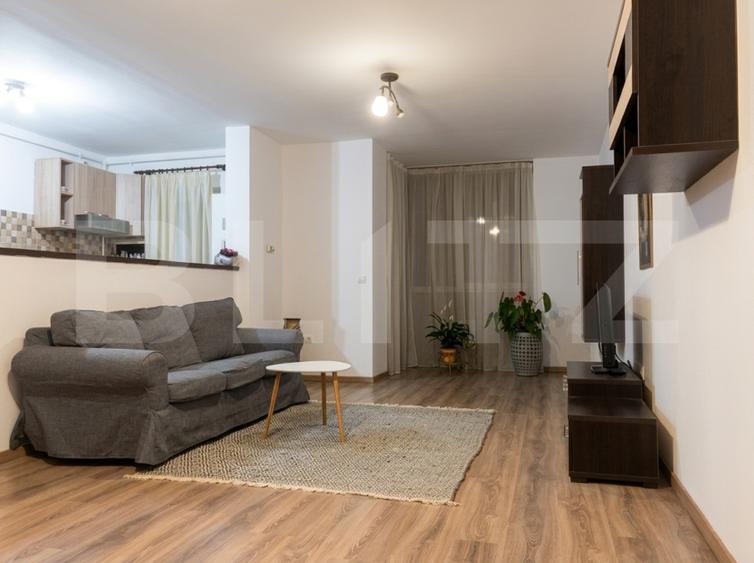 Apartament cu 2 camere semidecomandat, mobilat în Semicentral