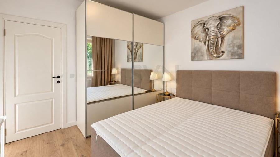 Apartament cu 3 camere semidecomandat, mobilat în Obor