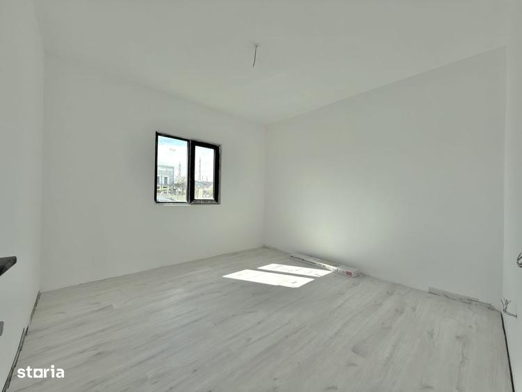 Casă cu 4 camere în Lumina