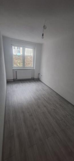 Apartament cu 3 camere decomandat în Gălăuțaș