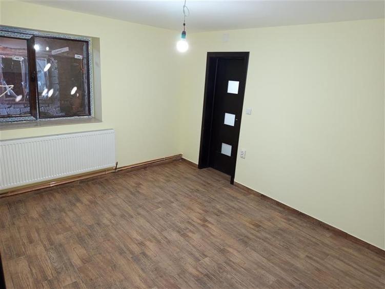 Casă individuală cu 20 camere cu Piscina în Socolari