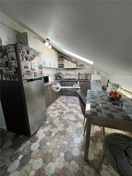 Apartament cu 3 camere decomandat, mobilat în Bucium