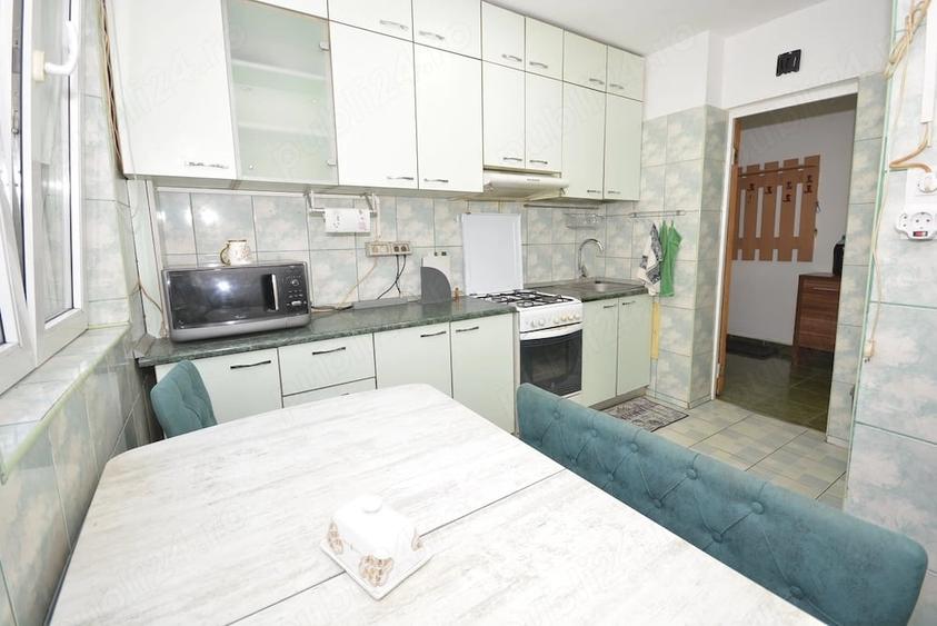Apartament cu 4 camere decomandat în Drumul Taberei