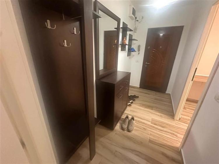 Apartament cu 2 camere semidecomandat, mobilat în Aradului
