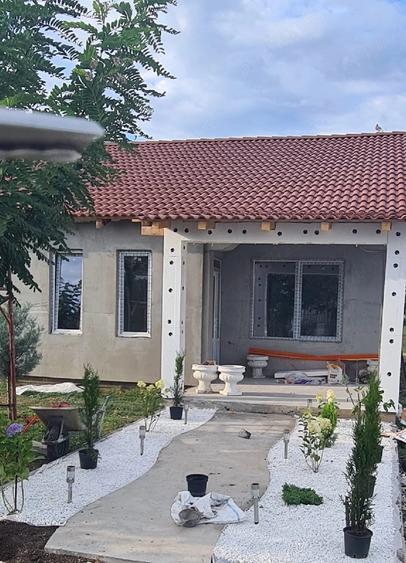 Casă cu Teren 500 Mp în Variaș