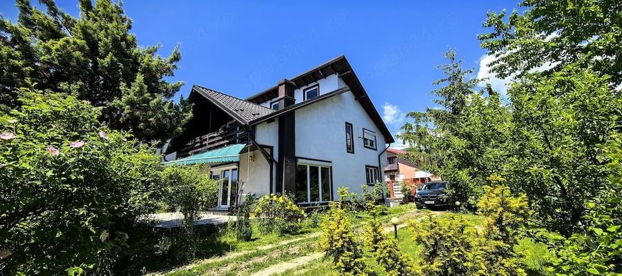 Casă cu 7 camere cu Teren 413 Mp în Central