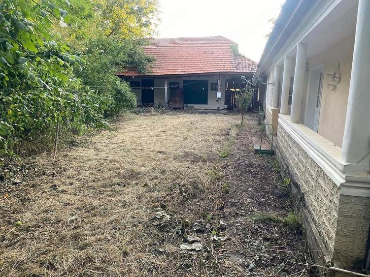 Casa de vanzare cu teren - 1