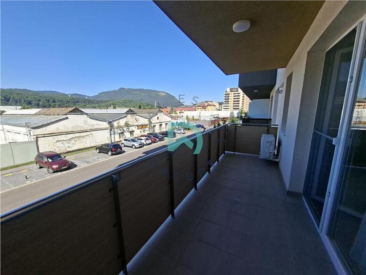 Apartament cu 3 camere decomandat în Astra