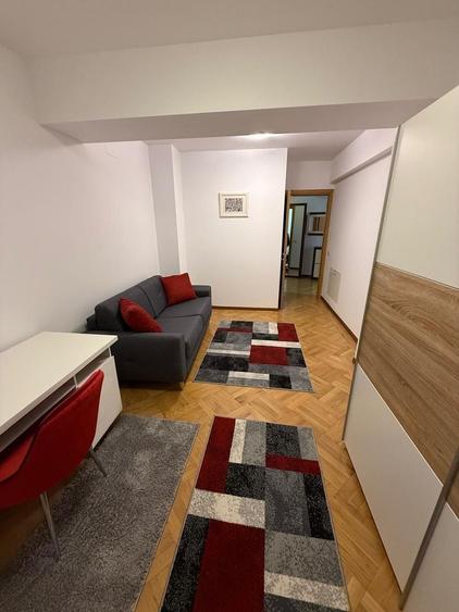 Apartament cu 3 camere decomandat, mobilat în Herăstrău