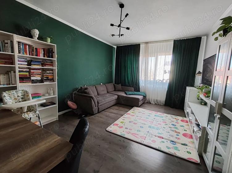 Apartament cu 3 camere nedecomandat în Ghiroda