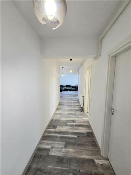 Apartament cu 3 camere decomandat, mobilat în Palazu Mare