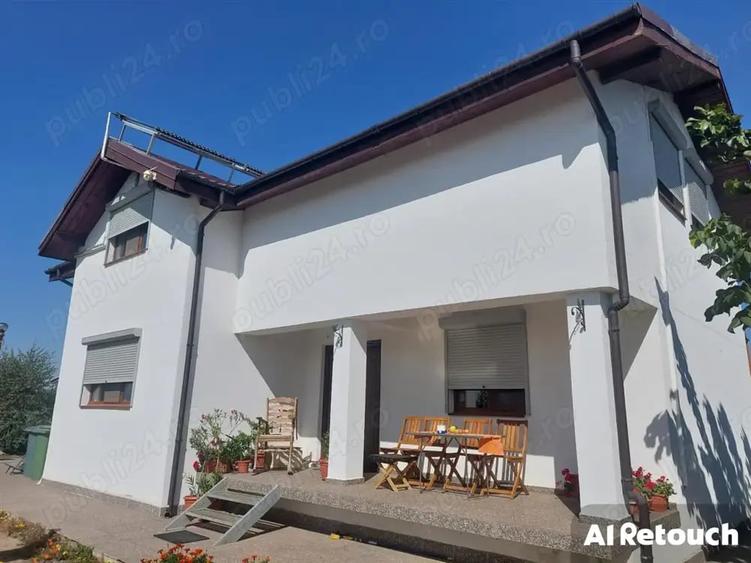 Casă cu 6 camere cu Teren 10000 Mp în Central