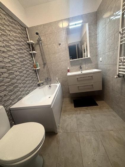 Apartament cu 3 camere decomandat în Păcii
