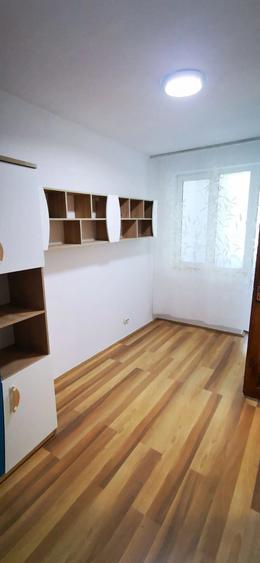 Apartament cu 4 camere decomandat în Triaj