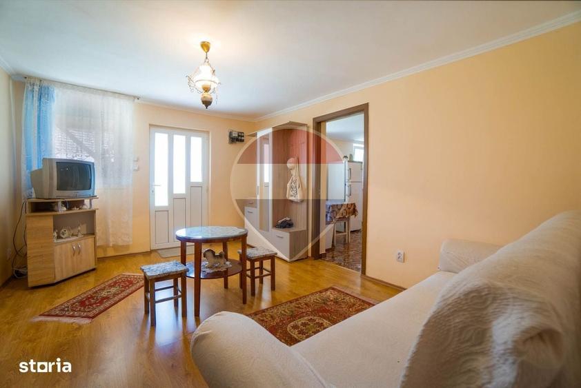 Casă cu 3 camere în Zizin