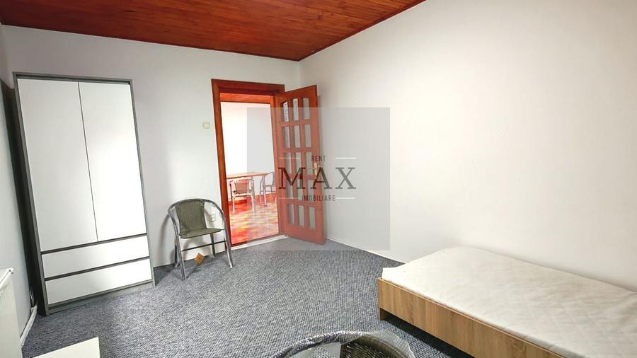 Apartament cu 3 camere semidecomandat, mobilat în Bulgaria