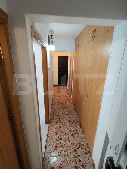 Apartament cu 3 camere decomandat, mobilat în Micro 12