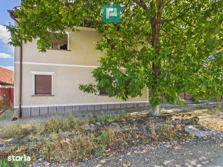 Casa cu etaj, in localitatea Buteni, Arad - 2