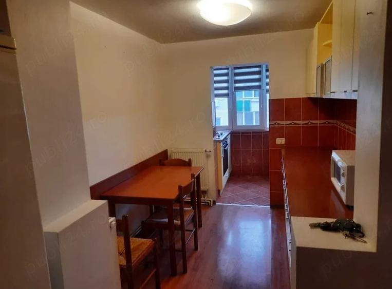 Apartament cu 3 camere decomandat în Girocului