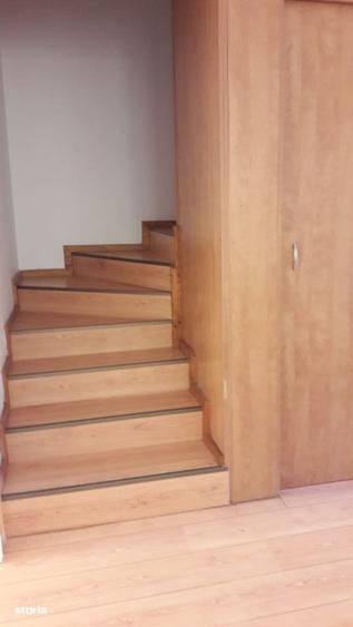 Casă cu 4 camere decomandat în Central