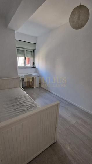 Apartament cu 3 camere decomandat, mobilat în Aradului