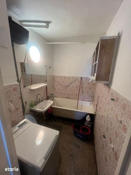 Apartament cu 3 camere în Podu Roș