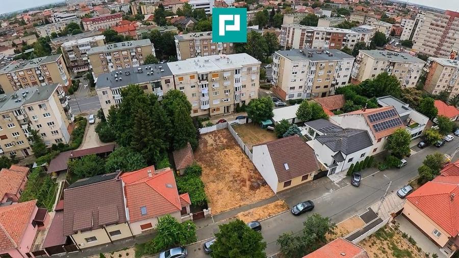 Teren de 355 mp, în Intim