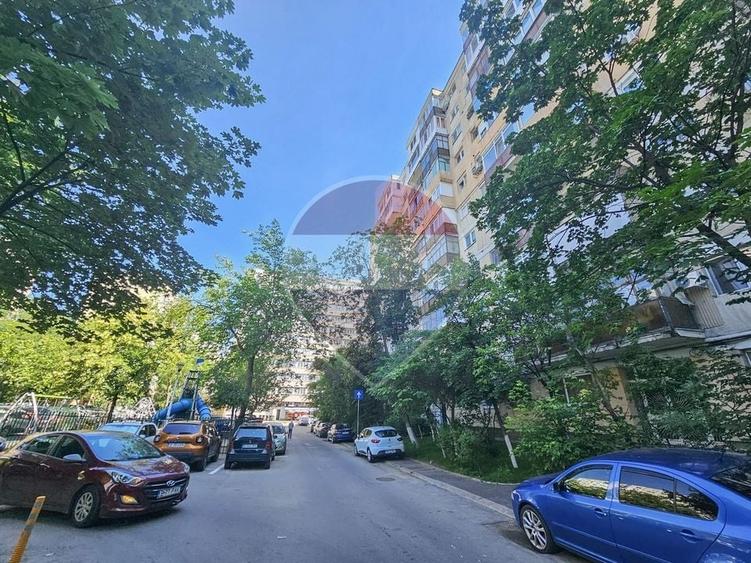 Apartament cu 3 camere decomandat în Drumul Taberei