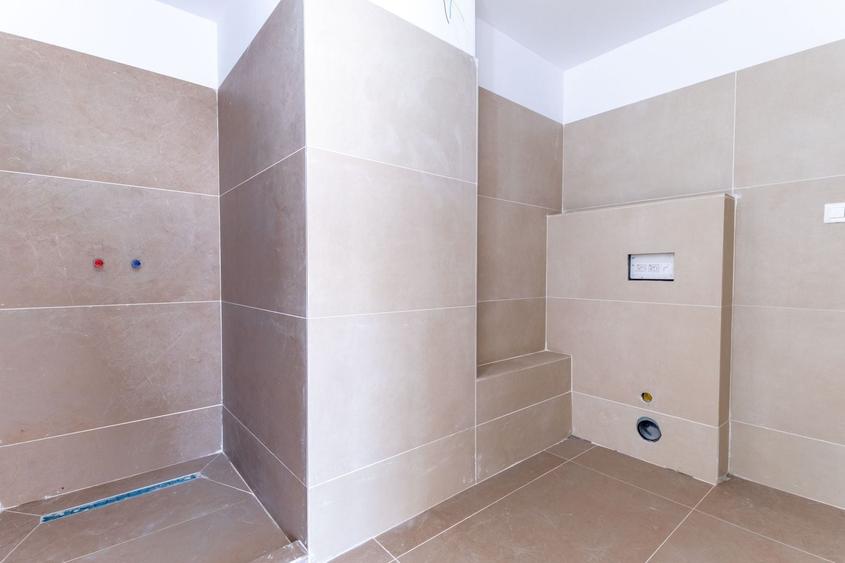 Apartament cu 4 camere semidecomandat în Metalurgiei