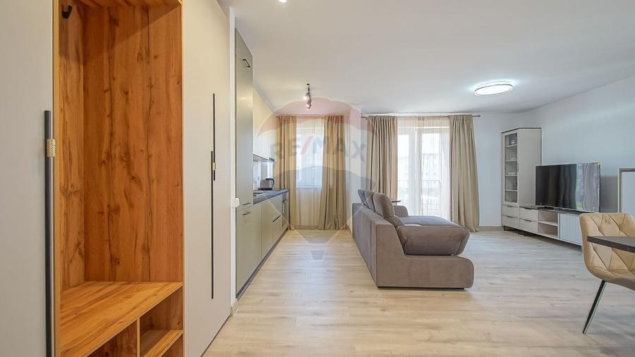 Apartament cu 2 camere semidecomandat, mobilat în Tractorul