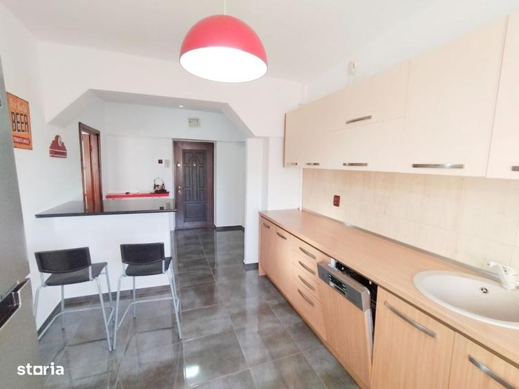 Apartament cu 3 camere decomandat în Calea București