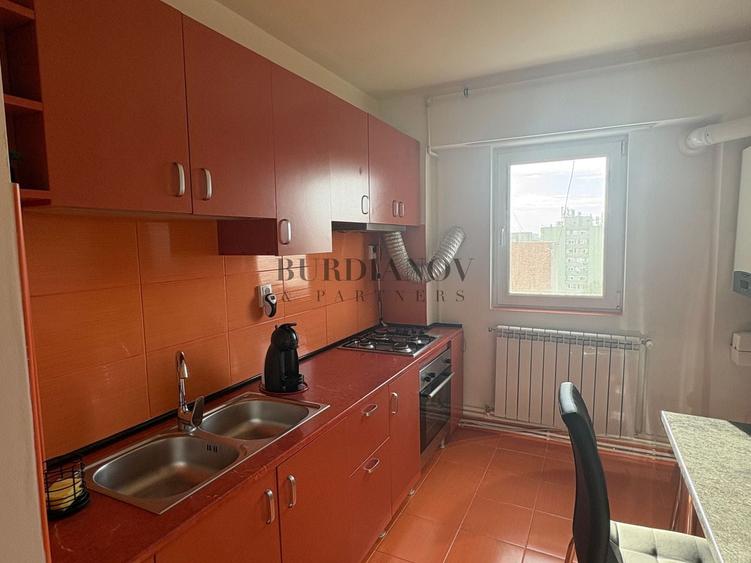 Apartament cu 3 camere decomandat în Drumul Taberei