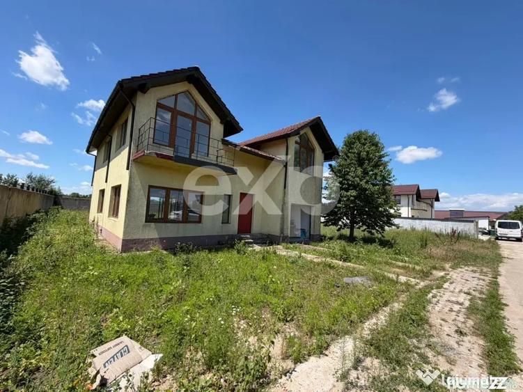 Casă cu 7 camere cu Teren 1000 Mp în Butimanu