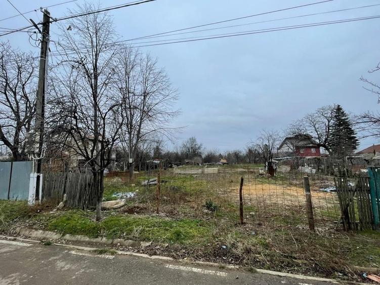 Teren de 1700 mp, în Ogrăzile