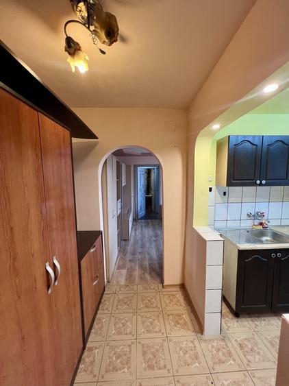 Apartament cu 2 camere semidecomandat, mobilat în Lipovei
