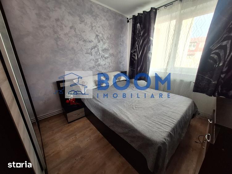Apartament cu 3 camere semidecomandat în Ostroveni