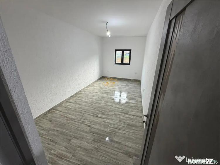 Casă cu 4 camere cu Canalizare în Lăzarea