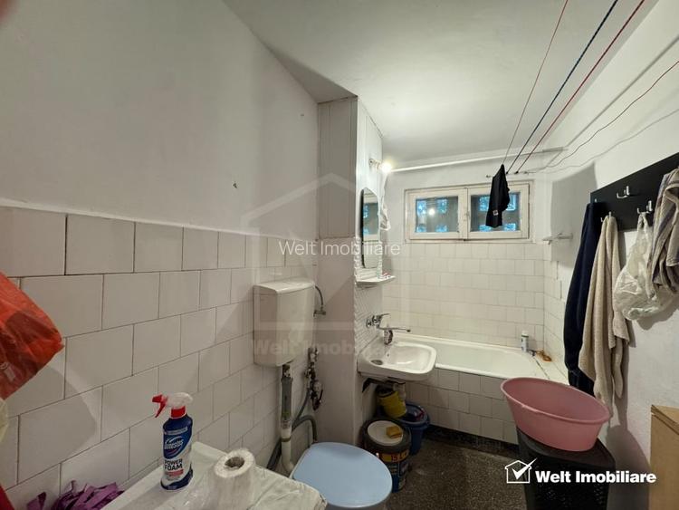 Apartament cu 4 camere, decomandat, etaj 1/4, boxa, balcon