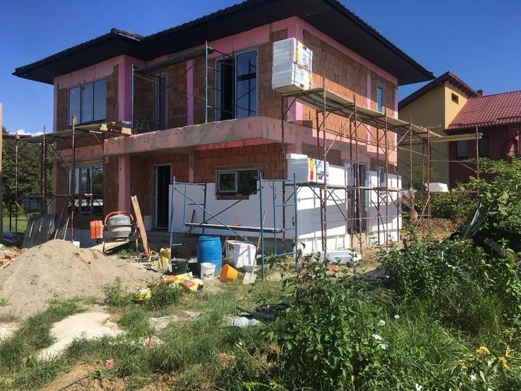 Casă cu 4 camere în Central
