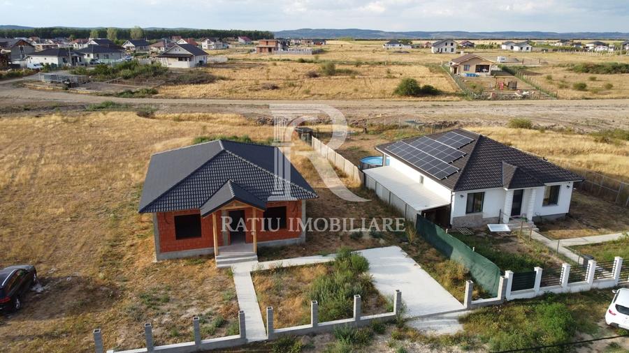Casă individuală cu 4 camere cu Canalizare în Alparea