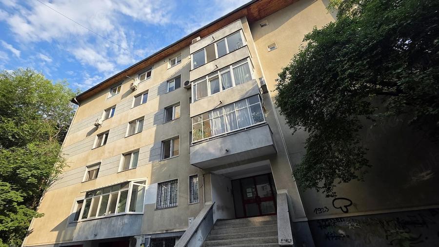 Apartament cu 2 camere decomandat în Central