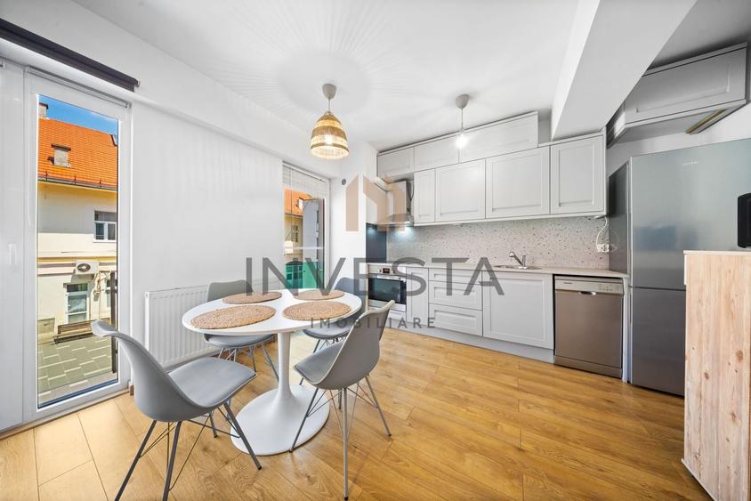 Apartament cu 3 camere semidecomandat, mobilat în Central — fotografia 3