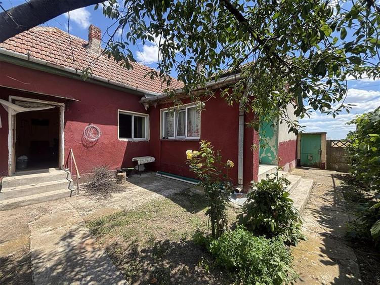 Casă cu 4 camere cu Teren 795 Mp în Cefa