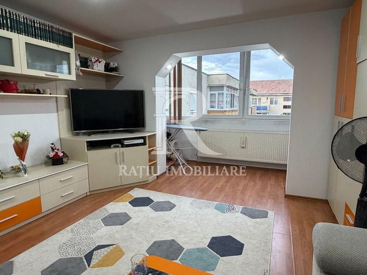 Apartament cu 3 camere decomandat, mobilat în Cantemir