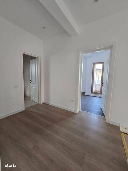 Casă cu 4 camere cu Teren 444 Mp în Dobroești